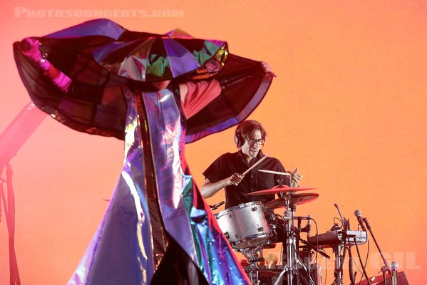 YEAH YEAH YEAHS - 2023-08-26 - SAINT CLOUD - Domaine National - Scene de la Cascade - Karen Lee Orzolek - Brian Chase